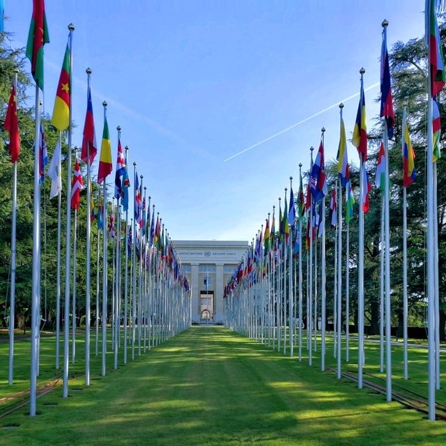 The ‘Broken Chair’, an iconic landmark in Geneva.