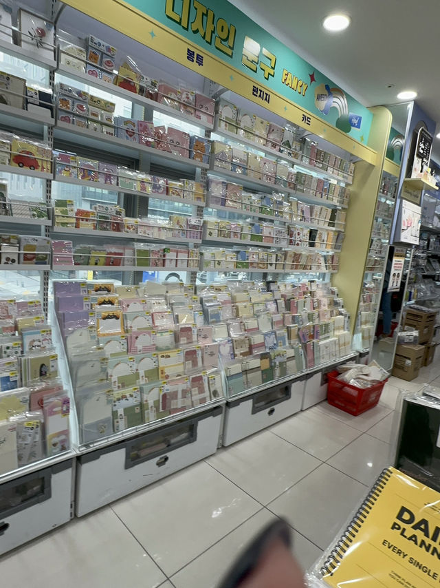 【韓国】明洞にある最強！？12階建てのダイソーがすごかった！