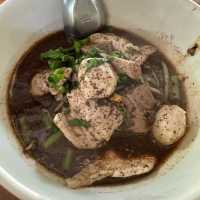 ก๋วยเตี๋ยวเรือบวกหาด street food สไตล์เชียงใหม่