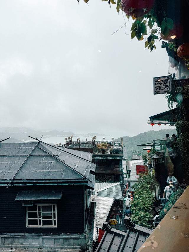 下雨天個九份☔️去阿妹茶樓更有宮崎駿的夢幻感覺💕💕