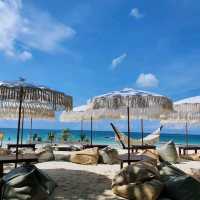 หาดทรายขาว ราวแก้วเจียรไน  ทรายแก้วบีช เสม็ด