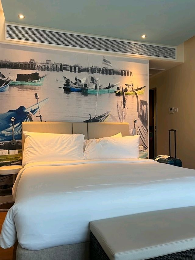 熱鬧的查汶海灘之上OZO HOTEL
