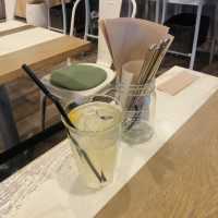 【原宿】 cafe STUDIO - ハンバーガーが美味しくてボリュームたっぷり -