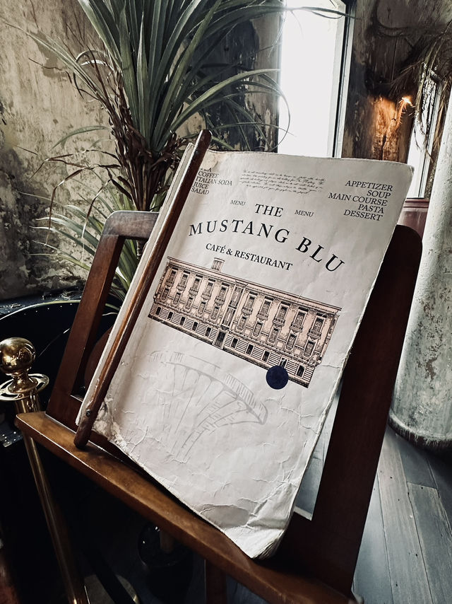 THE MUSTANG BLU