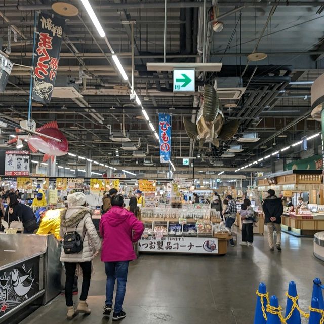 【和歌山県】とれとれ市場〜新鮮な海産物がそろう市場〜