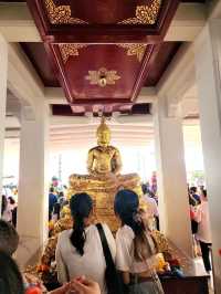 ขอพรที่ศาลหลักเมืองกรุงเทพมหานคร
