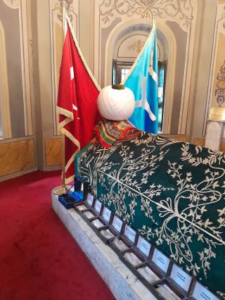 13세기 오스만 제국 창시자 오스만 1세의 아버지 에르투룰 가지 모스크🇹🇷