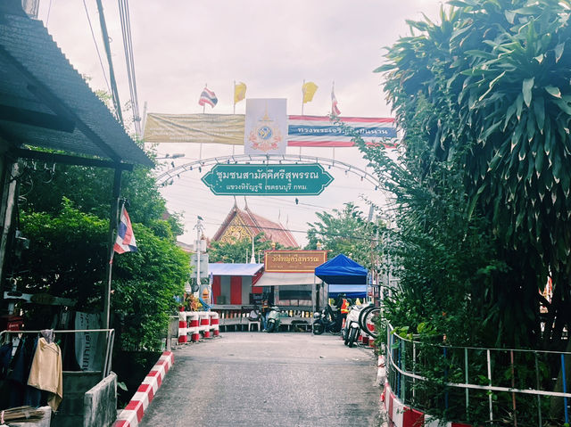 泰國曼谷寺廟景點：Wat Yai Si Suphan，適合祈福打卡觀光！