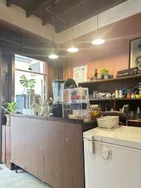 ระวัง!! แมวกัด คาเฟ่ 🐈 แวะกินกาแฟเล่นน้องแมว
