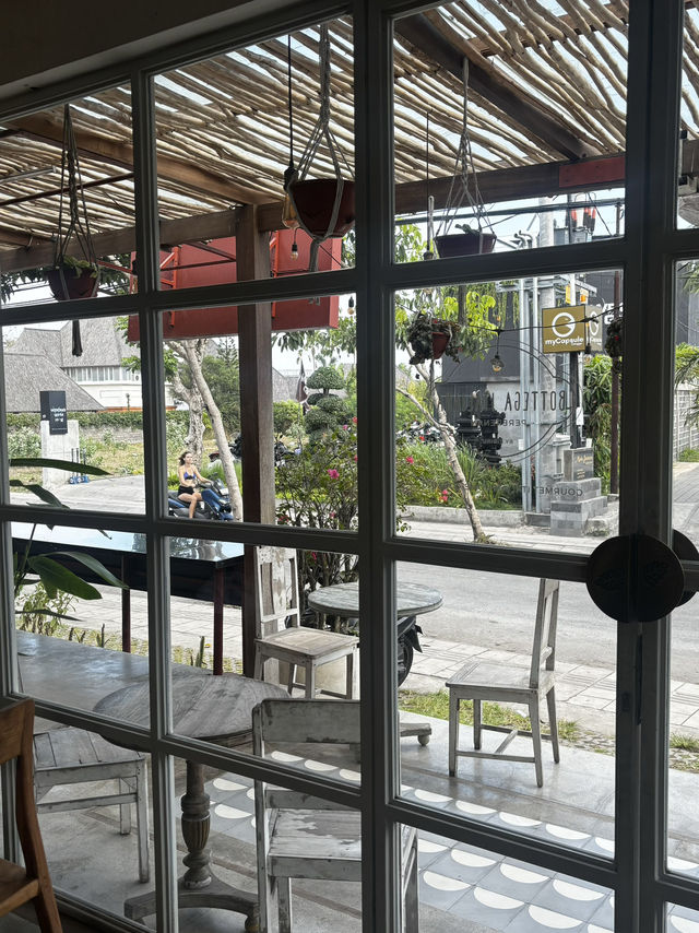 발리에서 따스한 햇살과 함께 여유롭게 즐기는 브런치☀️