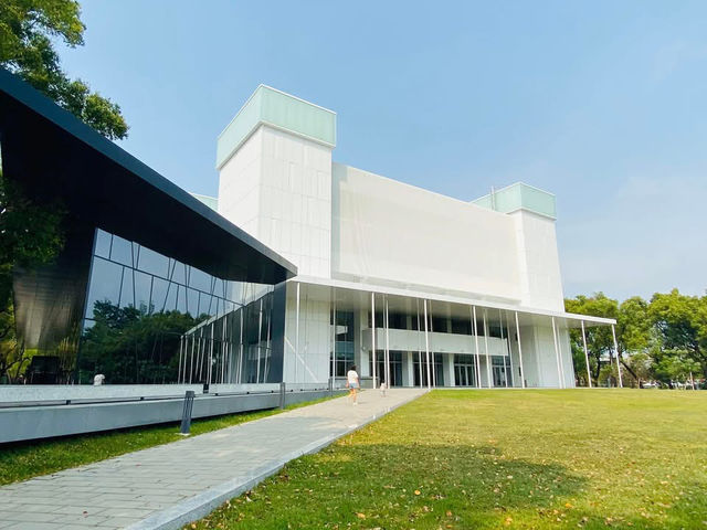 這是圖書館你信？！被樹木環繞的 屏東縣立圖書館🌲 超讚兒童閱覽區 免費景點
