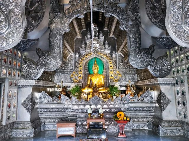 สุดตระการตา อุโบสถเงิน หลังแรกของโลก