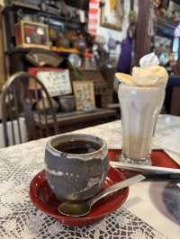 【北九州カフェ】猫が天井を歩く!?知る人ぞ知るレトロな喫茶店☕️