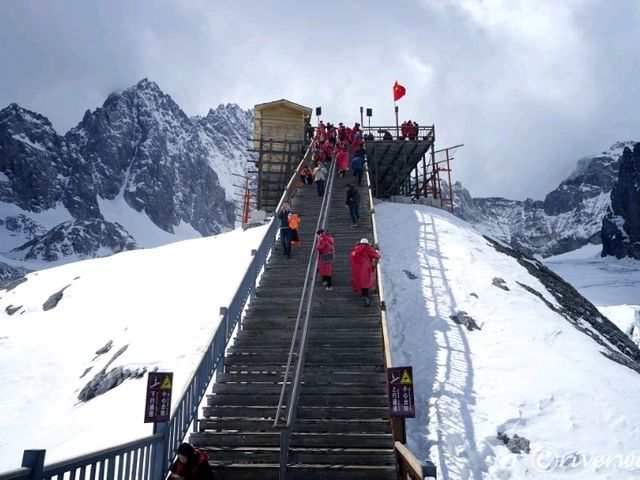 【中国】5000m級の氷河と雪の世界へ、世界遺産「玉龍雪山」