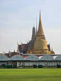 พาเยี่ยมชมพระบรมมหาราชวังและวัดพระศรีรัตนศาสดาราม
