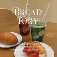 Breadtorycafe 🥐🍞🥖🥯🍵🍓 มัทฉะ และ ชิโอะปัง 