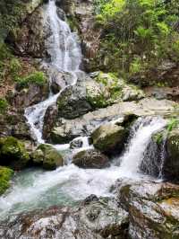 Baizhang Waterfall: A Compact Yet Captivating Natural Escape