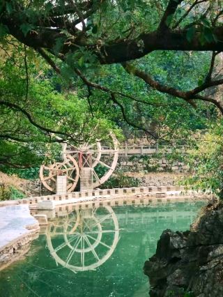 돌판 거리: 역사를 거닐다