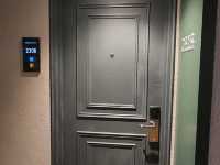 “Urban Vibes & Cultural Comfort: Deluxe King Escape at TROVE JB”
