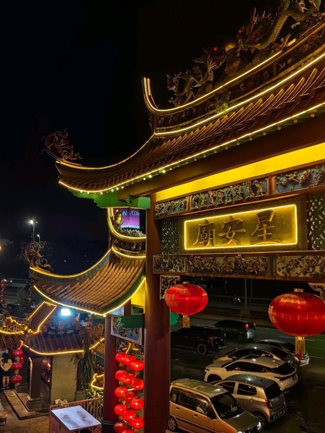 Xing An Temple, Known for Its Giant 'Guan Di' Statue