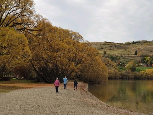 Lake Hayes, a small lake in the Lake Wakatipu Basin.