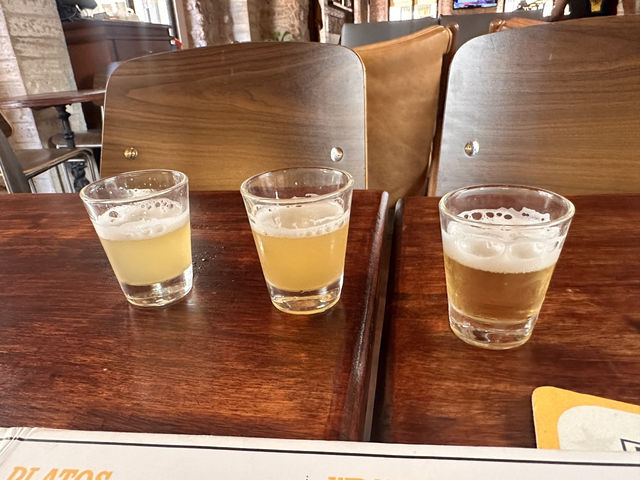 【La Rana Dorada Casco】金色のカエルと、パナマの地ビールの魔法。