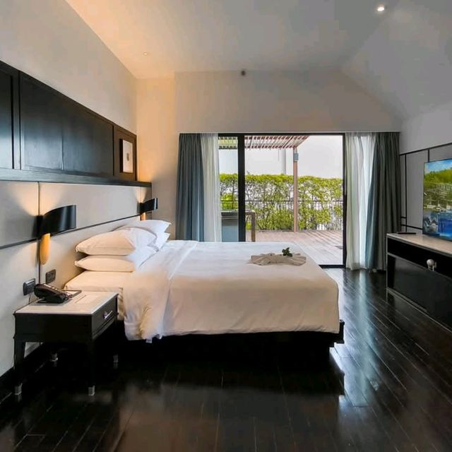 Hyatt Regency Phuket โรงแรมหรูที่ตั้งอยู่บนเนินเขา