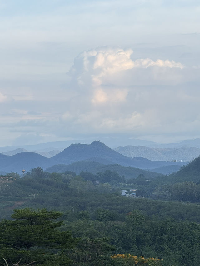 ลานกางเต็นท์ ผาย้อนตะวัน สระบุรี