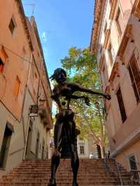 菲格拉斯 (Figueres) 是舊恩波達 (Alt Empordà) 縣的首府，橫跨赫羅納省內陸的河流平原