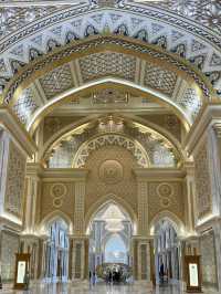 A Day in Abu Dhabi – Palaces, Panoramas & Pure Grandeur