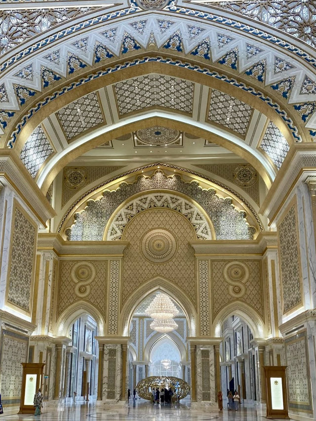 A Day in Abu Dhabi – Palaces, Panoramas & Pure Grandeur