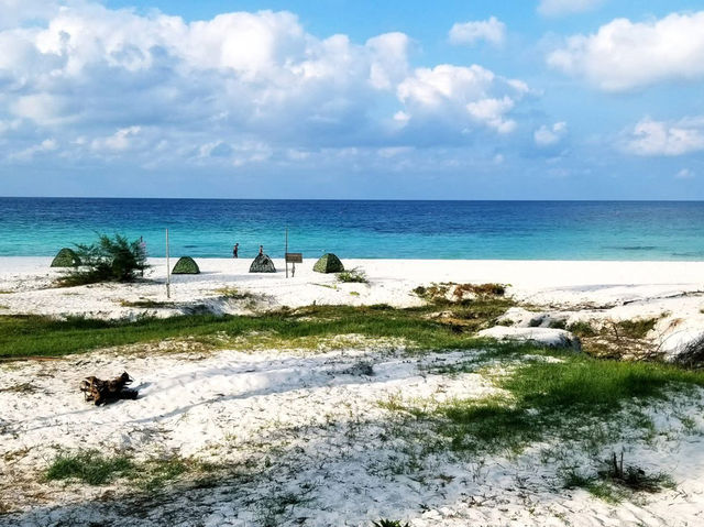 White sands, crystal-clear waters, and peaceful vibes at Koh Rong Island 🌴☀️