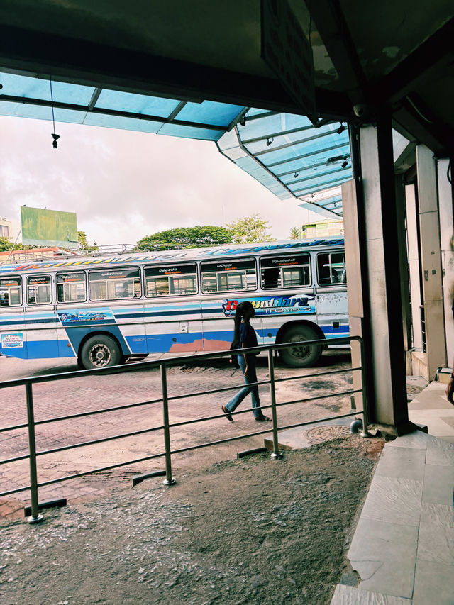 🚌 ニゴンボからキャンディへのバス移動ガイド