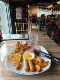 Classic Breakfast, Café Goals