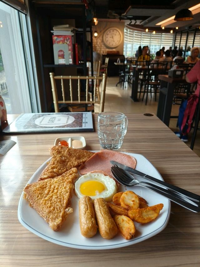 Classic Breakfast, Café Goals