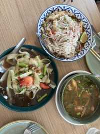 ตำละกอ ร้านอาหารอีสานรสแซ่บหัวหิน