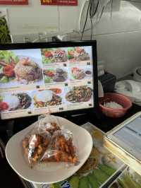 กินข้าวไป มองวิวเครื่องบินไปที่ CORAL FOOD HALL