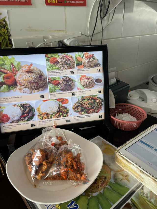 กินข้าวไป มองวิวเครื่องบินไปที่ CORAL FOOD HALL