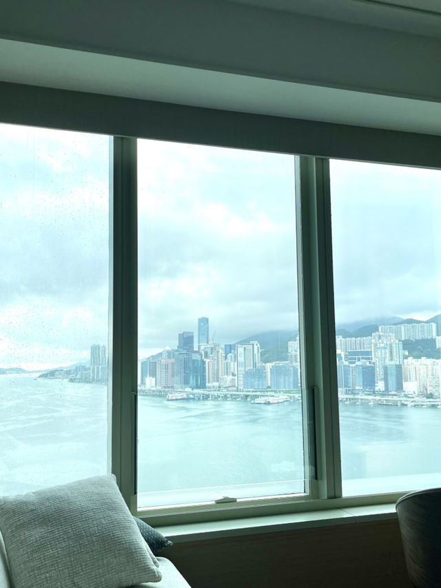 九龍海逸君綽酒店-海景泳池、客房和典雅大堂，令人印象深刻。