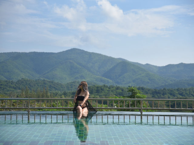 นอนมองภูเขาที่The Location Resort ที่พักสวนผึ้ง