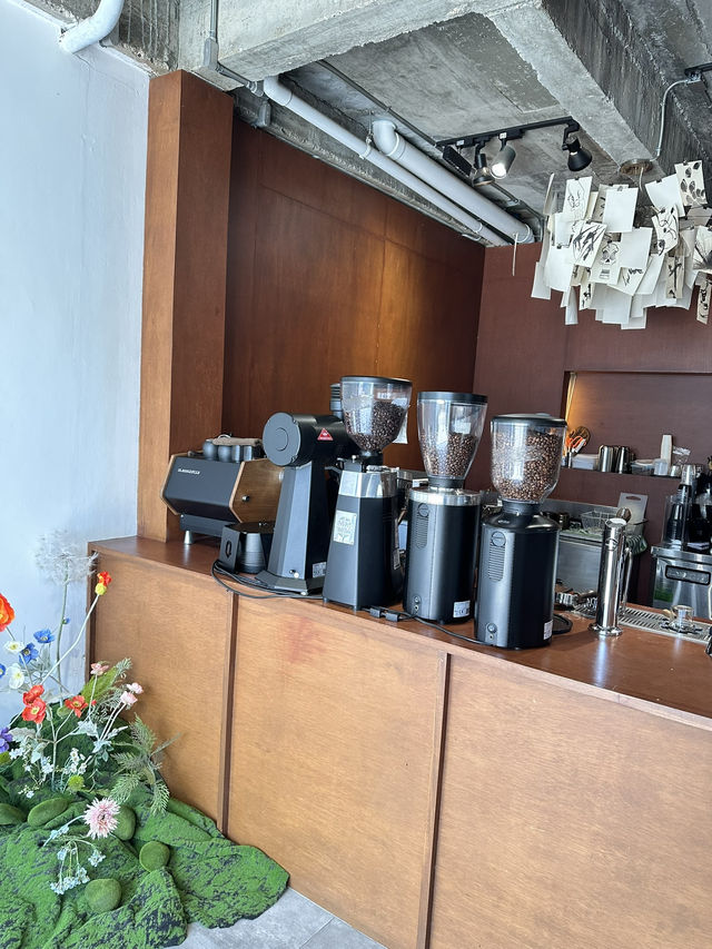 SLOTH.Specialty coffee & all day brunch