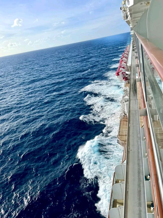 🌊✨ Genting Dream Cruise – Floating Luxury Awaits! 🚢💫