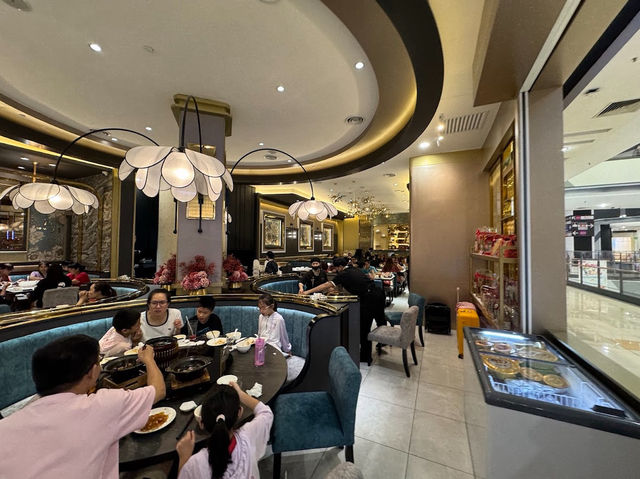 🥣 Souper Tang – Decent Food, Distracting Vibe