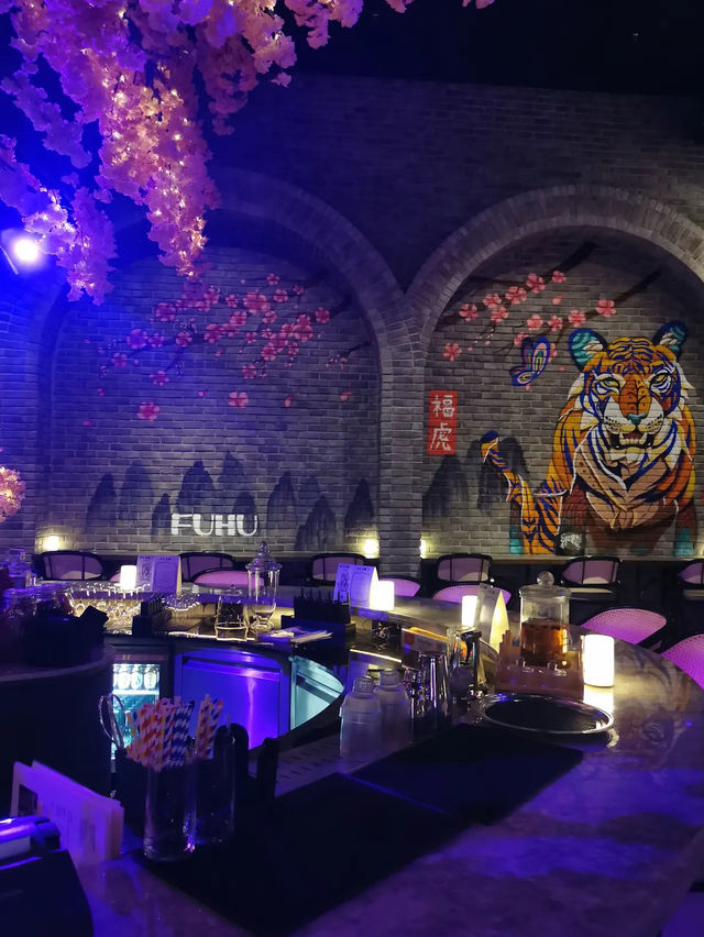 Night Bites & Neon Lights: FUHU’s Supper Scene Unveiled