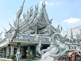 Ban Dan, the temple of Luang Por Thong