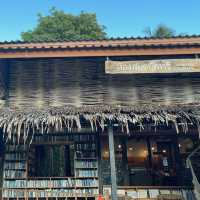 Booktree Library & Café คาเฟ่+ร้านหนังสือ ภูเก็ต