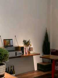 Low Battery Café