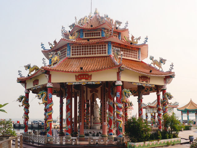 วัดเกาะลอย ศรีราชา 