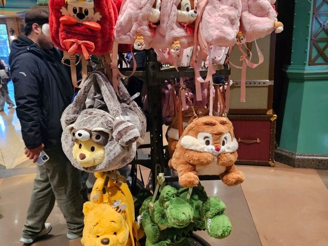 🛍️ 디즈니 덕후라면 놓칠 수 없는 천국, 디즈니랜드 굿즈샵! 🐭💖