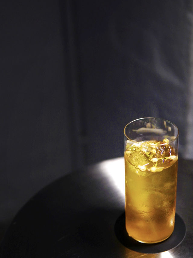 「On The Hill Coffee & Bar」🇭🇰 | 百年古蹟雞尾酒吧🍸 